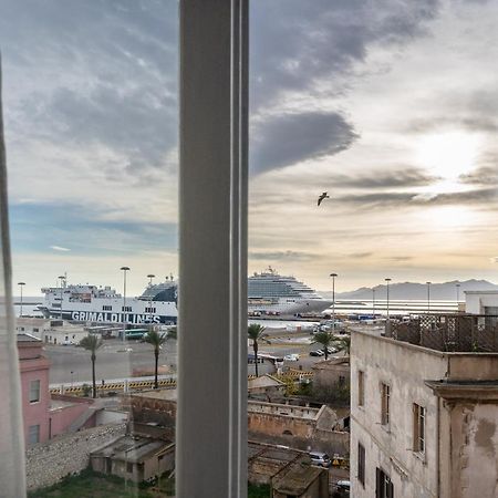 Cagliari Central Rooms With Port View Exteriör bild