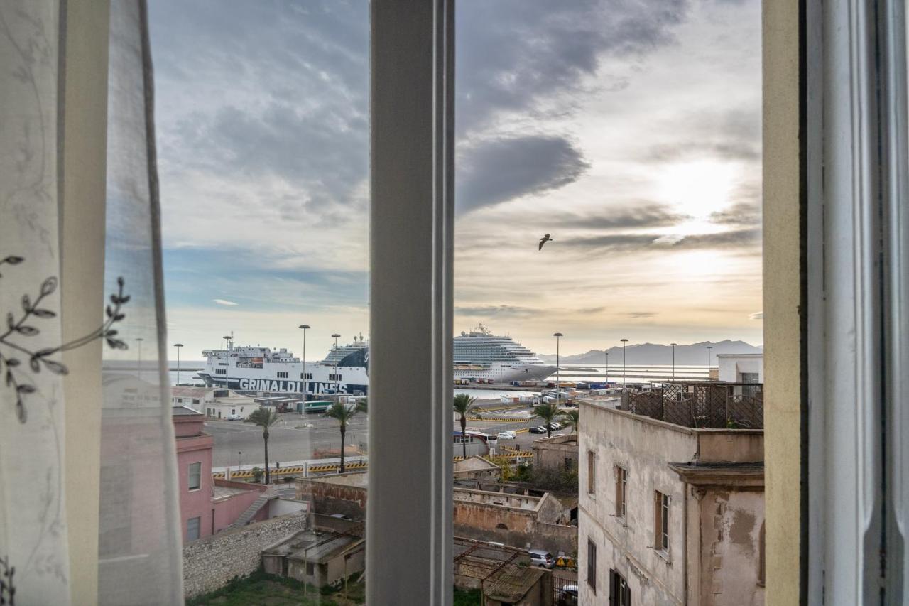 Cagliari Central Rooms With Port View Exteriör bild